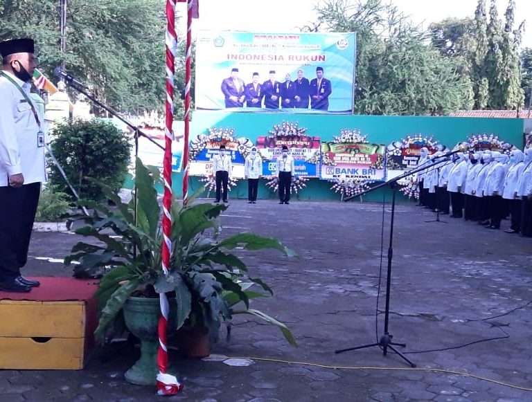 20 ASN Kemenag Kendal Terima Satya Lencana saat Upacara HAB ke 75