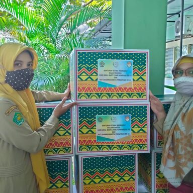 Hari Amal Bhakti,  Kemenag Karanganyar Bagikan 179 Paket Sembako