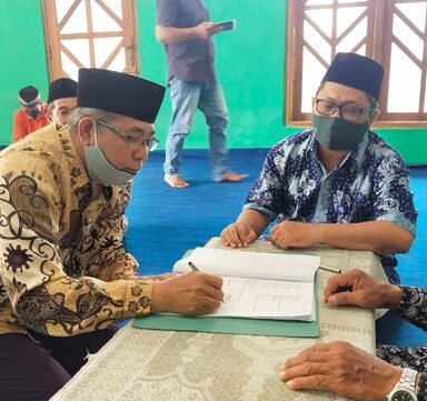 Kepala KUA Rembang Pimpin Ikrar Wakaf GSG Masjid Agung