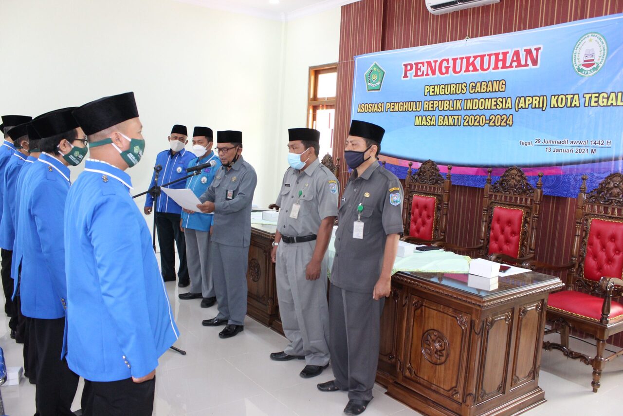 Kukuhkan Pengurus Cabang APRI Kota Tegal, Akhmad Farkhan Berharap Penghulu Mampu Membangun Kerjasama Ke Semua Pihak