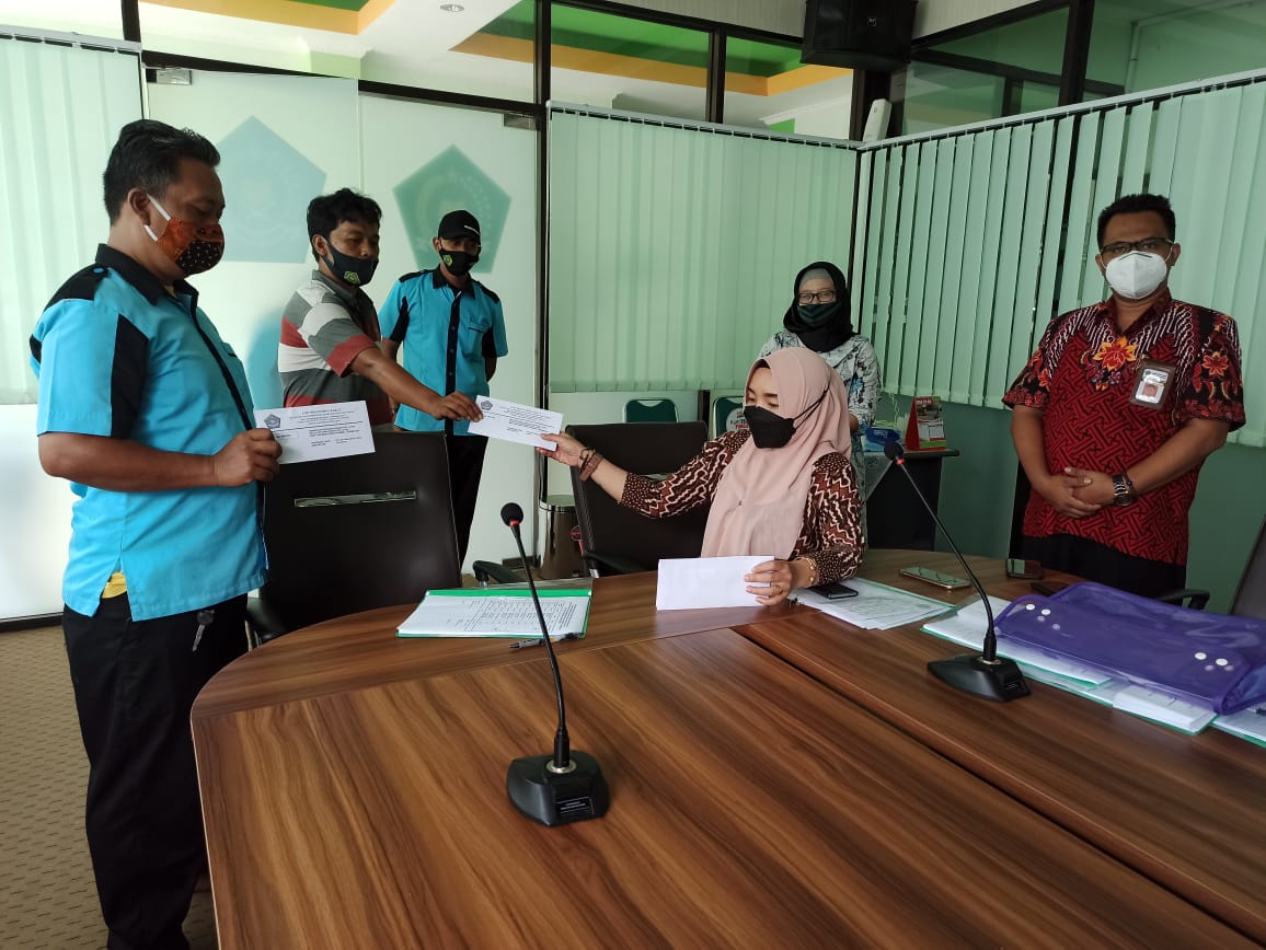 Meriahkan HAB Kemenag RI Ke- 75, UPZ Kanwil Kemenag Prov. Jateng Salurkan Dana ZIS