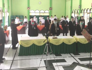 Panut Melantik dan Mengambil Sumpah 14 ASN Lingkungan Kemenag Kebumen