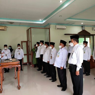 Kepala Kankemenag Karanganyar Lantik Kepala KUA dan Kepala TU