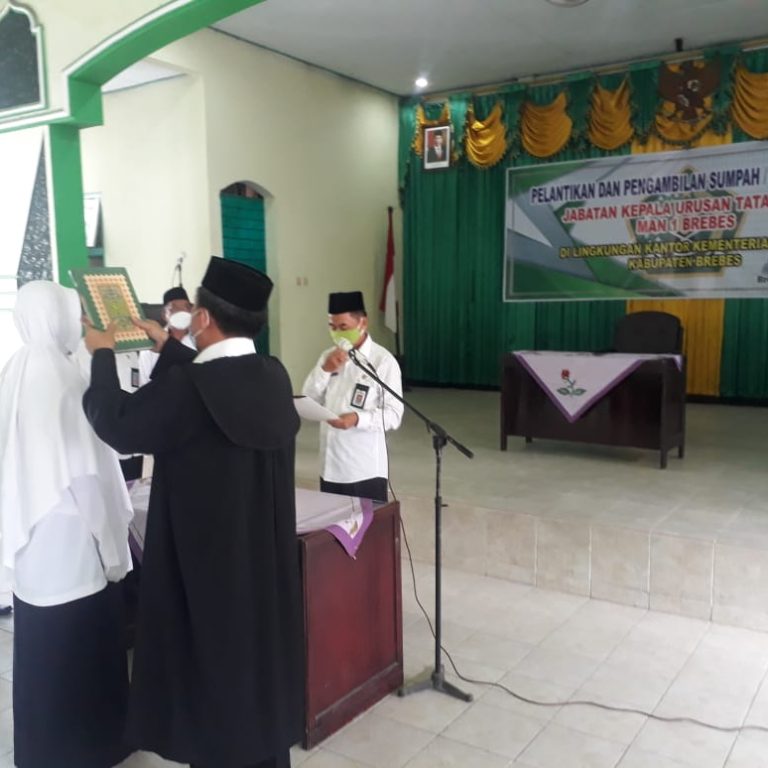 Awali Tugas, Fajarin Melantik Kepala Urusan TU MAN 1 Brebes