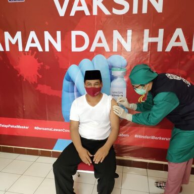 Ketua MUI  Wonogiri Beserta Forkompina Menerima Vaksin Covid-19