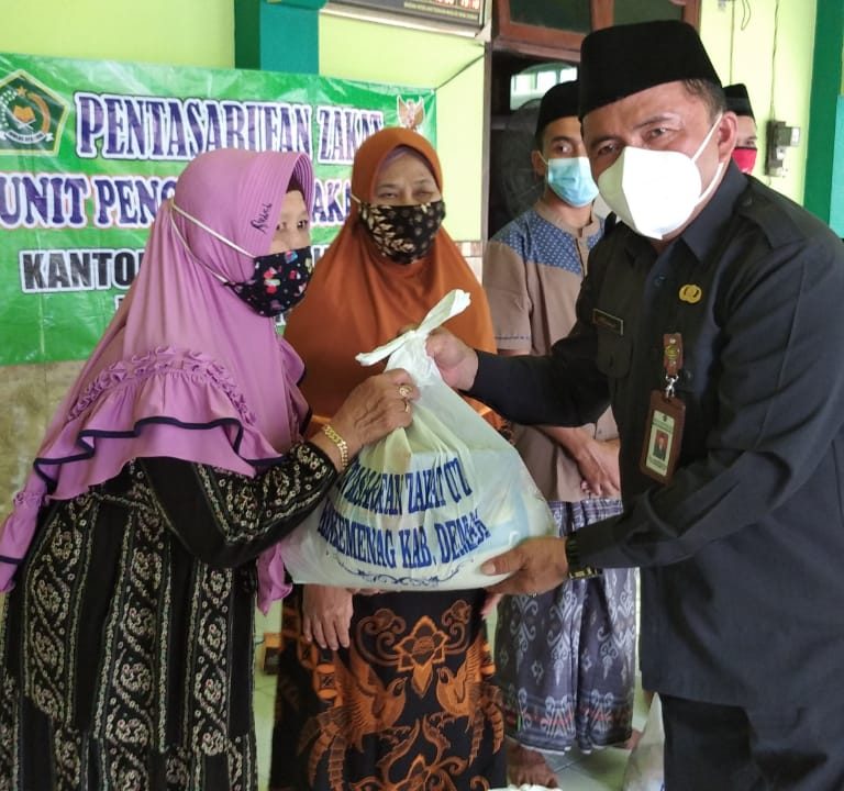 UPZ Kankemenag Kab Demak Berbagi di Masa Pandemi