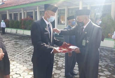 Penganugerahan Satya Lencana Karya Satya di Upacara HAB