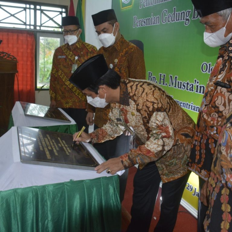 Kakanwil : Meresmikan Gedung Baru  Lima Ruang Kelas MIN 4 Sukoharjo