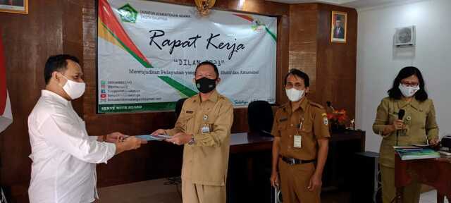 Penyerahan SK Penyuluh Agama Kristen Non PNS oleh Kakankemenag Kota Salatiga