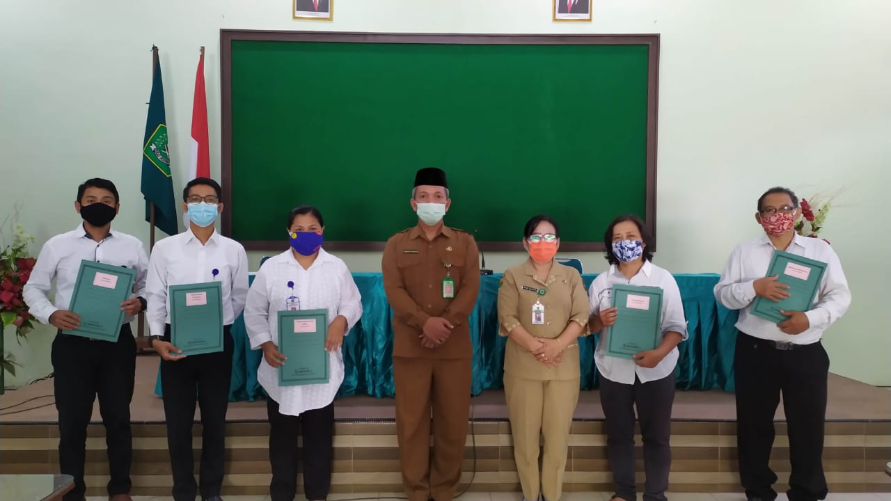 Penyerahan SK Kepada 10 Penyuluh Agama Kristen Non PNS Tahun 2021