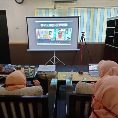 DWP Kemenag Karanganyar Zoom Meeting Bersinersi, Berbagi Rezeki, Mengembalikan Energi