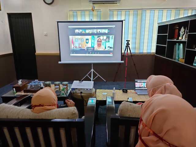DWP Kemenag Karanganyar Zoom Meeting Bersinersi, Berbagi Rezeki, Mengembalikan Energi