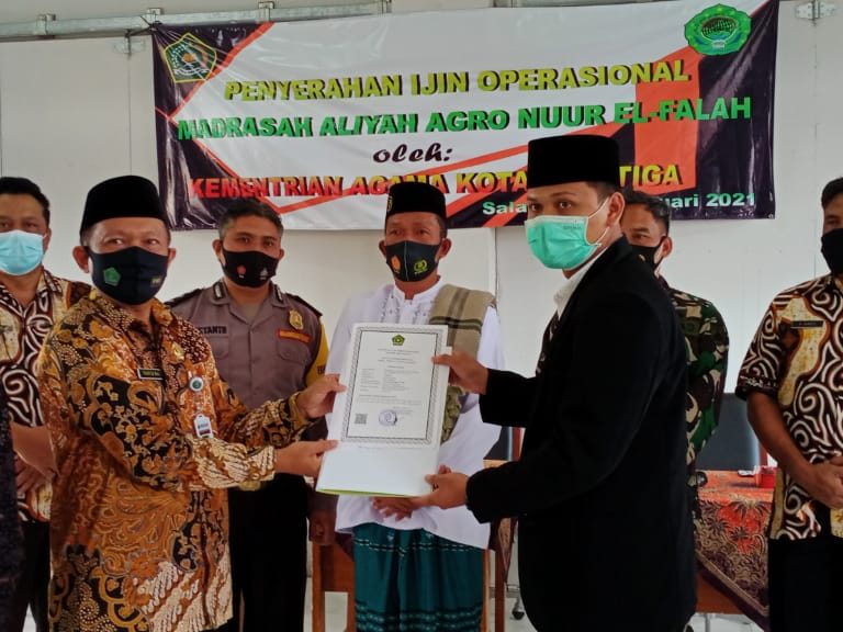Ijin Operasional MA Agro Nuur El Falah Diserahkan Kakankemenag