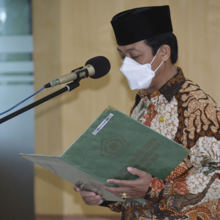 Kakanwil Lantik 13 Jabatan Fungsional  Analis Kepegawaian