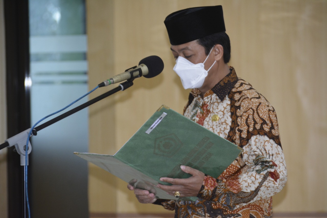 Kakanwil Lantik 13 Jabatan Fungsional  Analis Kepegawaian