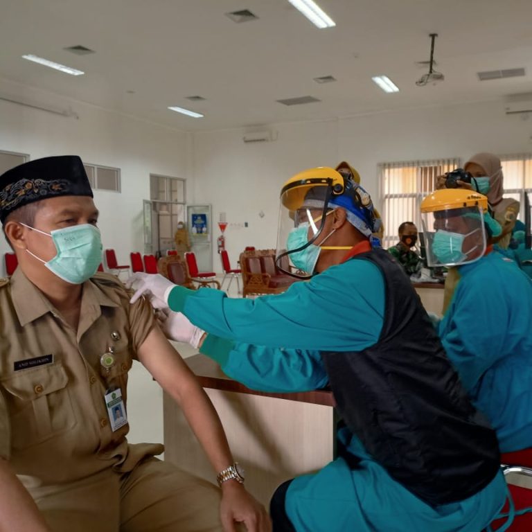 Vaksinasi Tahap Kedua Pejabat Publik, Media Sosialisasi Pada Masyarakat