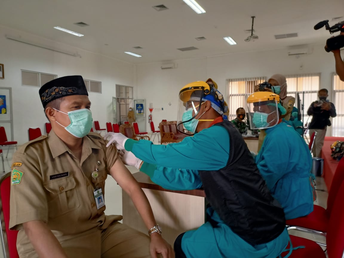 Vaksinasi Tahap Kedua Pejabat Publik, Media Sosialisasi Pada Masyarakat