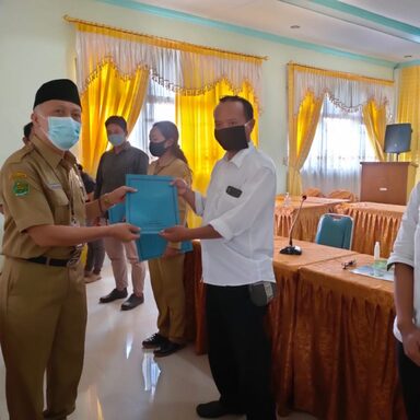 5 Penyuluh Hindu Non PNS Terima SK