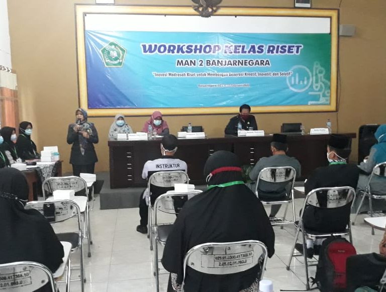 MAN 2 Banjarnegara Selenggarakan Workshop Kelas Riset