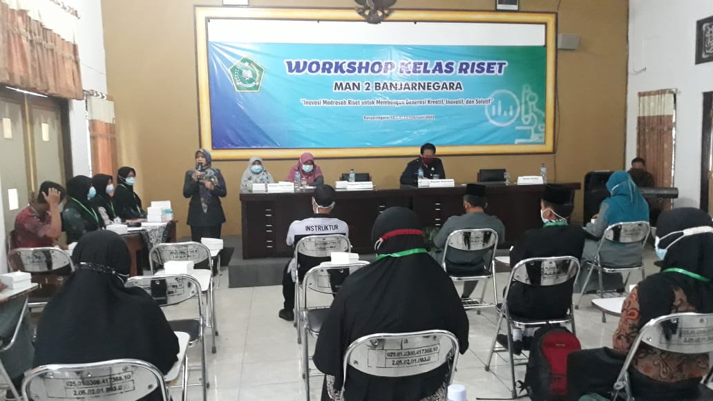 MAN 2 Banjarnegara Selenggarakan Workshop Kelas Riset