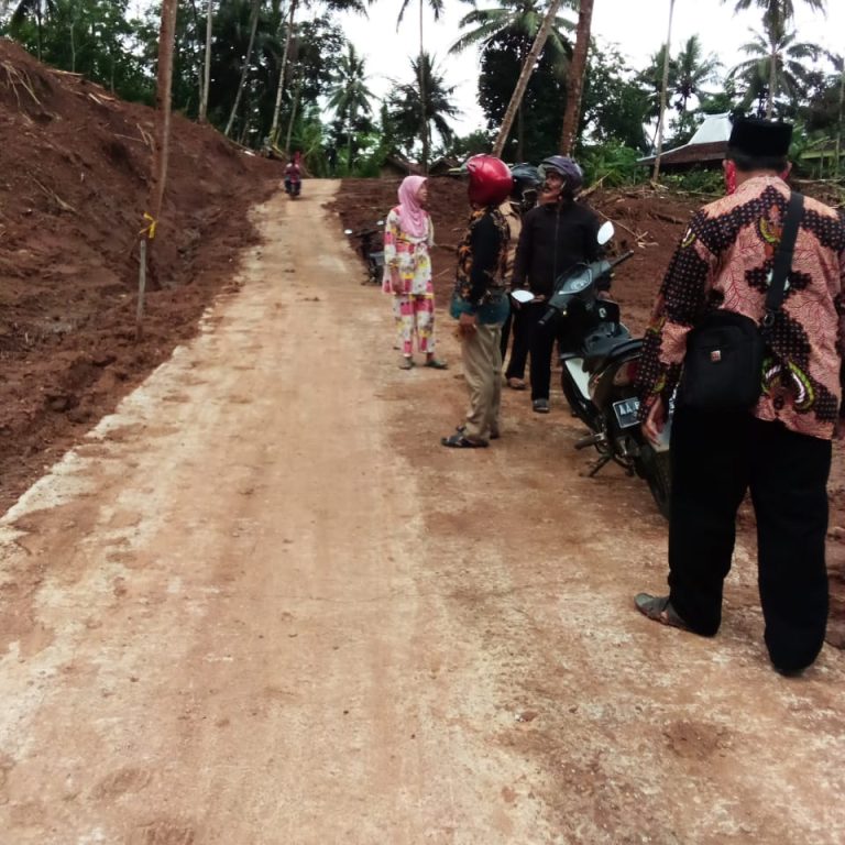 Tanggap Bencana Padureso, Penyuluh Kemenag Kebumen Serahkan Sembako dan Uang Tunai