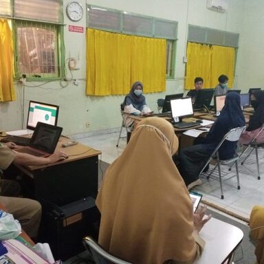 BK MAN 1 Banjarnegara, Bimbing Siswa Buat Akun KIP-Kuliah