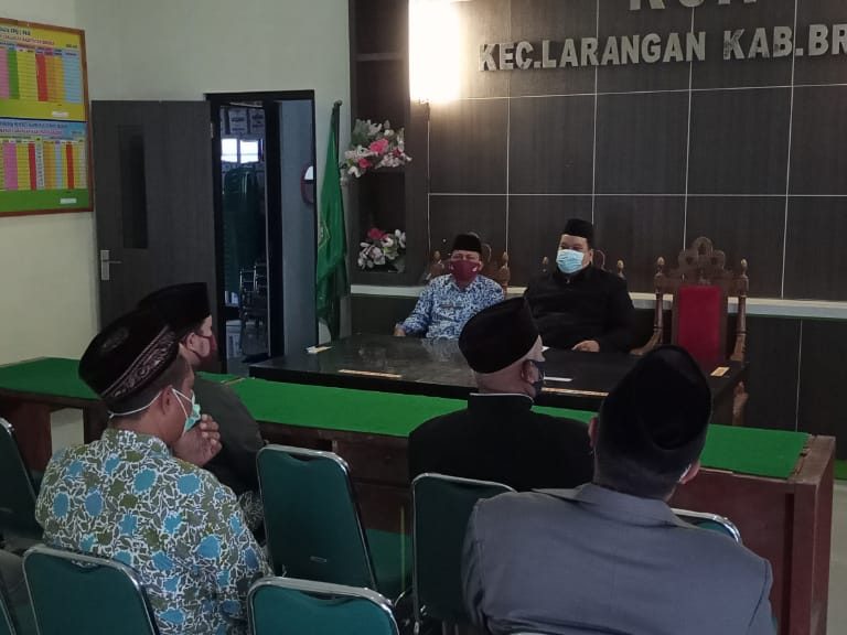 Penerapan 5 M Disosialisasikan Kepada Tokoh Agama Oleh Kepala KUA Larangan
