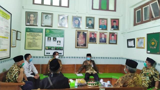 Kakanwil Kemenag Jateng Musta’in Ahmad Sambangi MAN 2 Surakarta