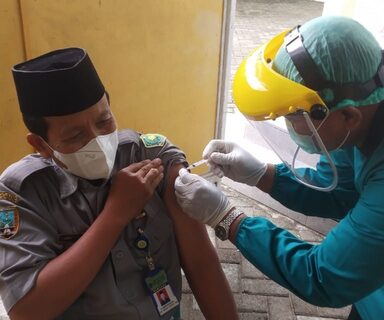 Usai Kakankemenag, Giliran Kepala KUA Jalani Vaksinasi