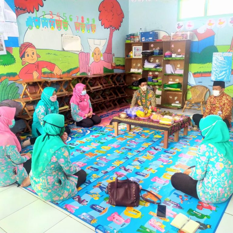 Kunjungan Perdana Kakankemenag ke RA Al Ikhlas Gamol Sosialisasikan Prokes 5M