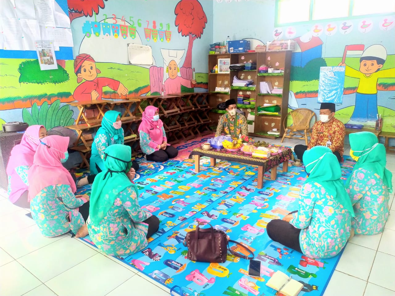 Kunjungan Perdana Kakankemenag ke RA Al Ikhlas Gamol Sosialisasikan Prokes 5M