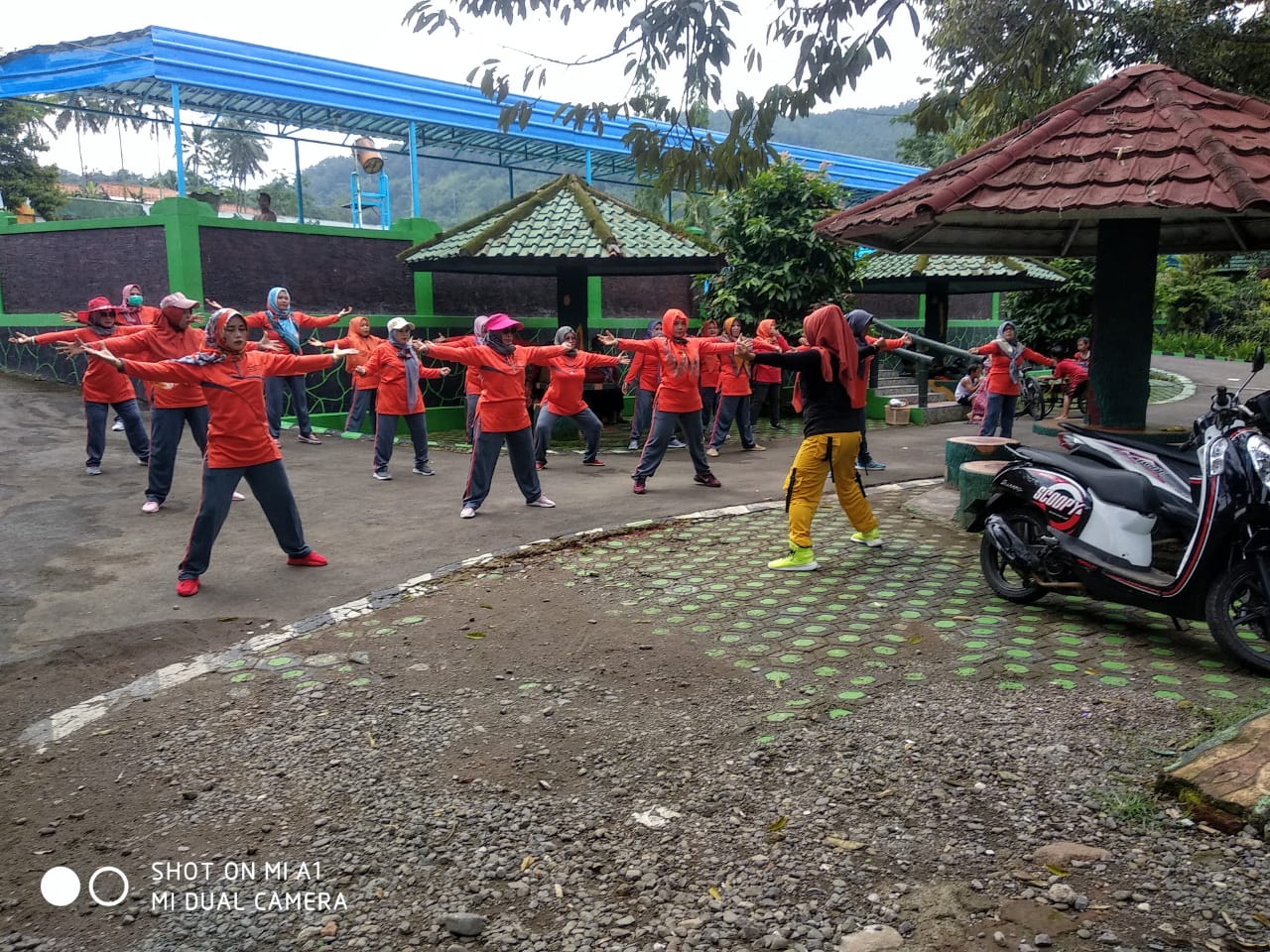 Kegiatan Senam bersama DWP Kementerian Agama dalam Rangka Meningkatkan Imunitas Tubuh Untuk Cegah Covid-19