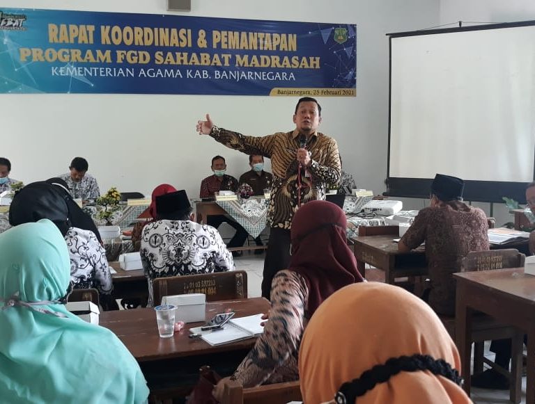 Kakankemenag Banjarnegara Ajak Lari Para Kepala Madrasah Untuk Berprestasi