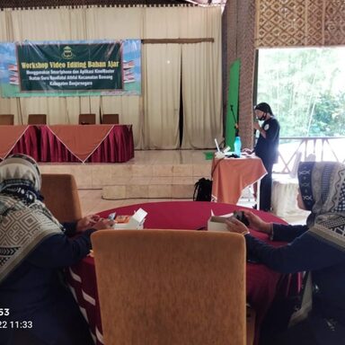 Workshop Pembuatan Video Pembelajaran Dengan Kinemaster Bagi Guru RA Di Kecamatan Bawang