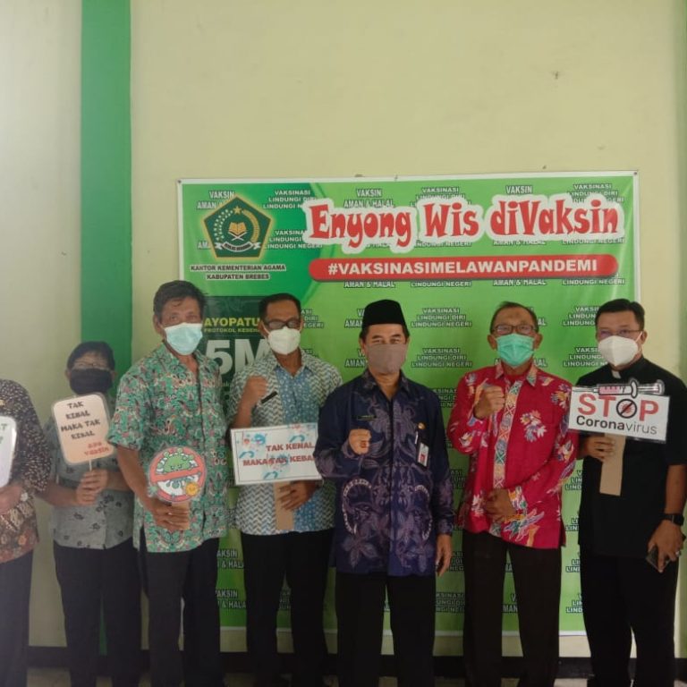 50 orang penerima Vaksin Covid-19 Tahap pertama di Kankemenag Kab Brebes