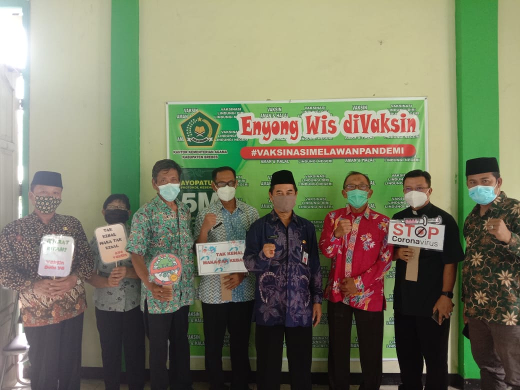 50 orang penerima Vaksin Covid-19 Tahap pertama di Kankemenag Kab Brebes