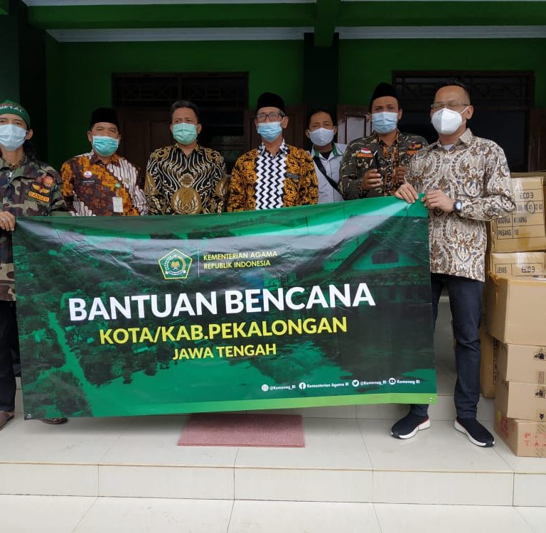 Tim Penanggulangan Banjir PCNU Kabupaten Pekalongan Terima Bantuan dari Kementerian Agama Pusat