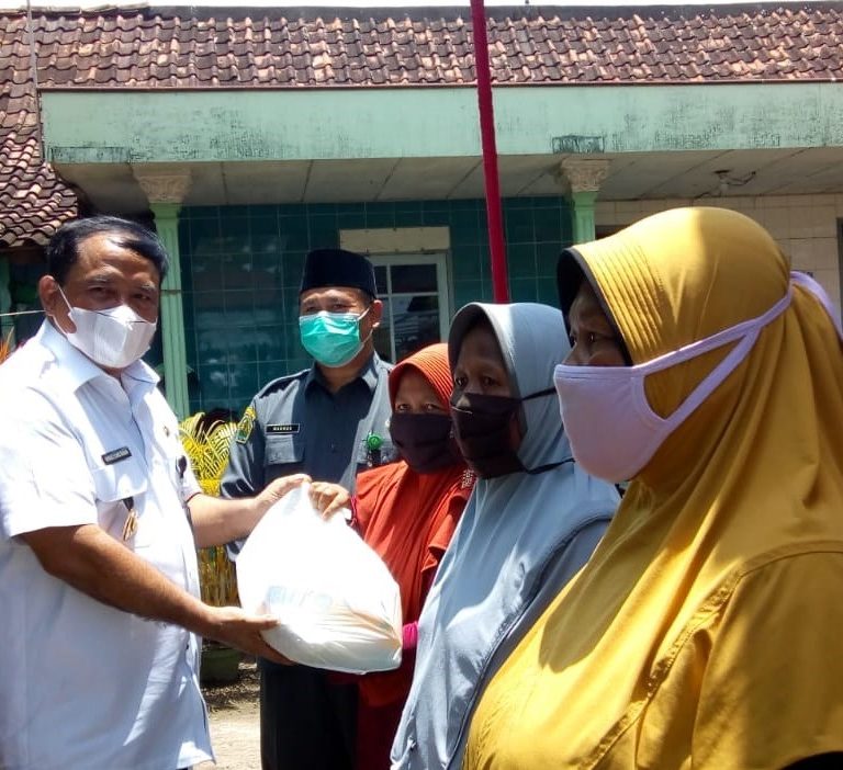 Peduli Korban Banjir, UPZ Kemenag Kendal Tasyarupkan Zakat