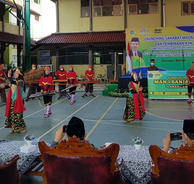 Laras Cendhani Tampil di Launching Sahabat Madrasah