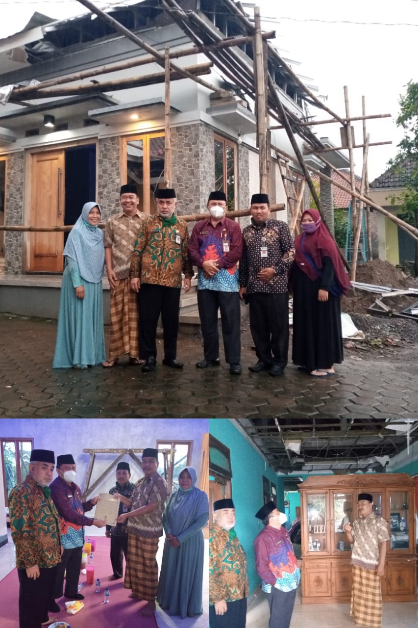 UPZ Kankemenag Demak Serahkan Bantuan Korban Bencana Angin Puting Beliung