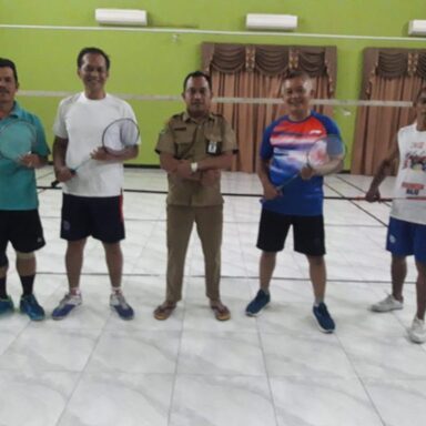 Pasangan Muhdi/Amhal Libas Pasangan Agus/Rustomo Dalam Kompetisi Badminton