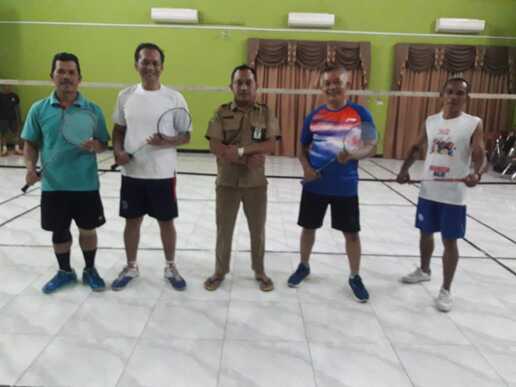 Pasangan Muhdi/Amhal Libas Pasangan Agus/Rustomo Dalam Kompetisi Badminton
