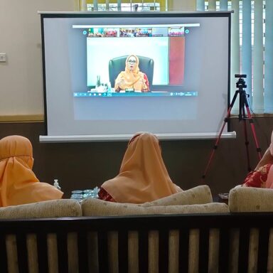 DWP Kemenag Belajar Membangun Komunikasi Antara Orang Tua dan Anak Via Zoom