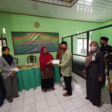 PAIN KUA Jumantono Berikan Bantuan Modal Usaha Untuk Pedagang Kaki Lima
