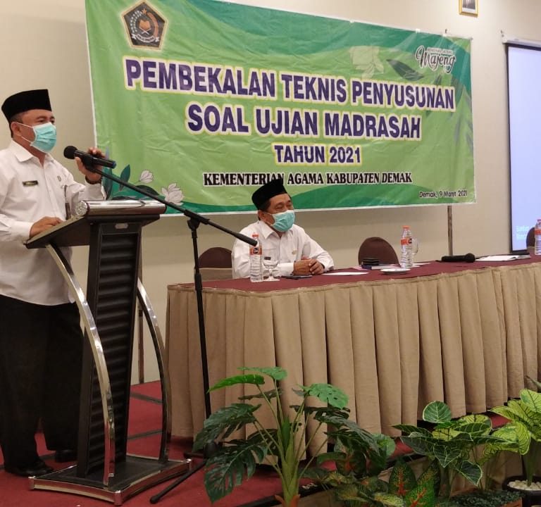 Bekali Guru Madrasah Kemenag Demak dengan Teknis Penyusunan Soal HOTS