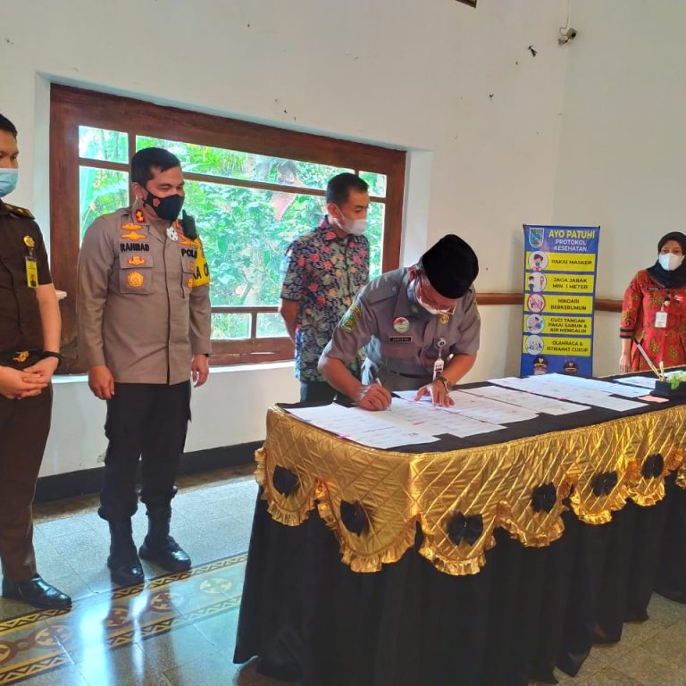 Kakankemenag Tanda Tangani MoU Mal Pelayanan Publik