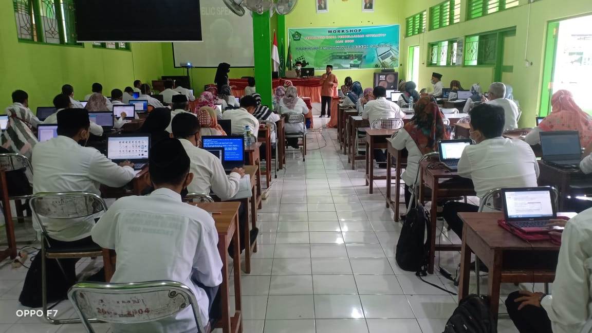 MtsN Salatiga Gelar Workshop Pembuatan Media Pembelajaran Interaktif bagi Guru