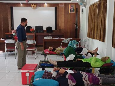 Kakankemenag Tinjau Langsung Kegiatan Donor Darah