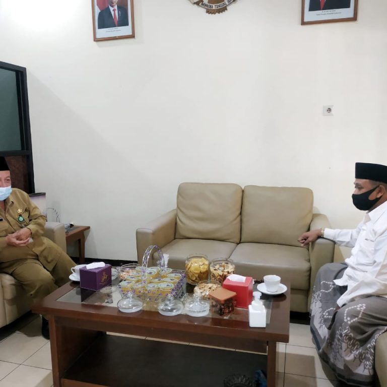 Kasubag TU Kankemenag Kab. Wonosobo sambut silaturahim Kyai Ponpes Darussalikin