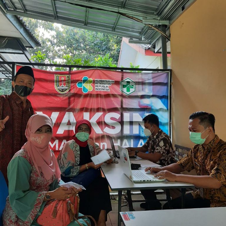 Vaksinasi Covid-19 Kedua Guru Tenaga Kependidikan  MAN 2 Kota Semarang